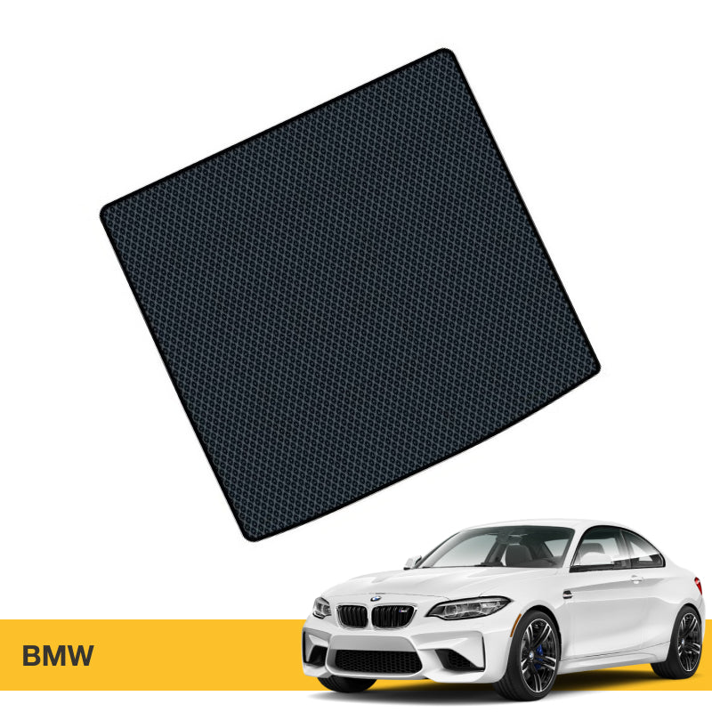 Czarny dywanik samochodowy z siatkowatą fakturą, idealny do modeli BMW.