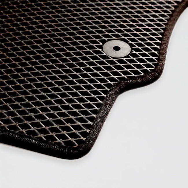 Czarna matowa wycieraczka z gumy o siatkowej strukturze